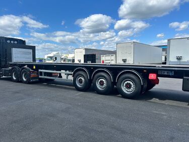 2 semi-remorques plateaux lourds 3 essieux sur-mesure - 1